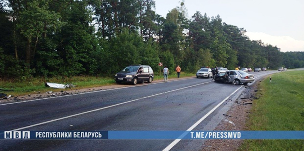 Ужасная трагедия на Гродненщине: в лобовом столкновении погибли три человека. Еще пятеро – в больнице
