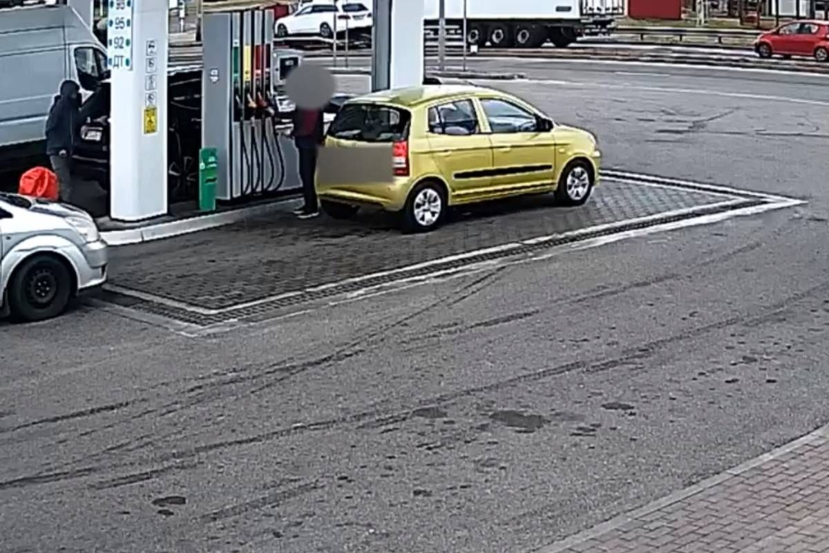 sotr pokatalsja na avto 01