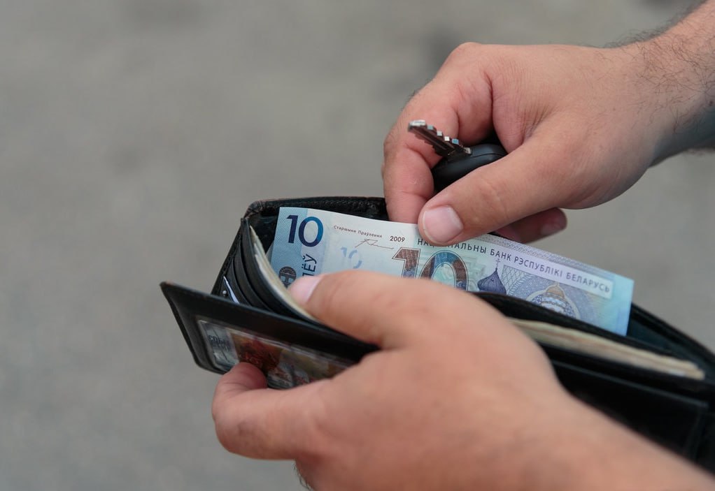 dolg sto moshennik 6 epizodov 01