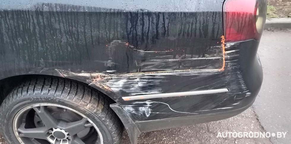 Гродненцу жестко побили автомобиль во дворах на Врублевского, 72. Вознаграждение