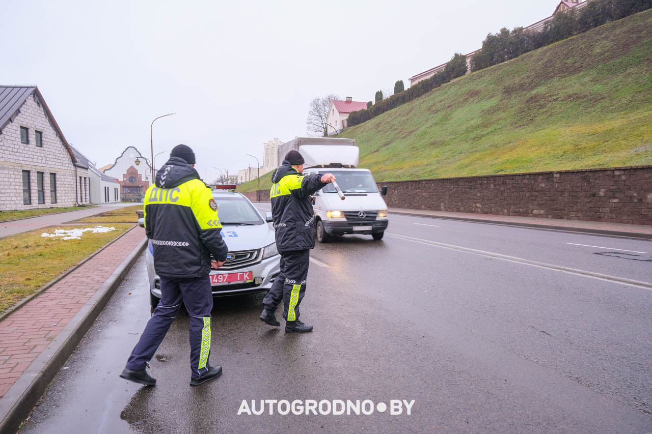 Рейд ГАИ Гродно - на летних или зимних шинах ездят водители Беларуси