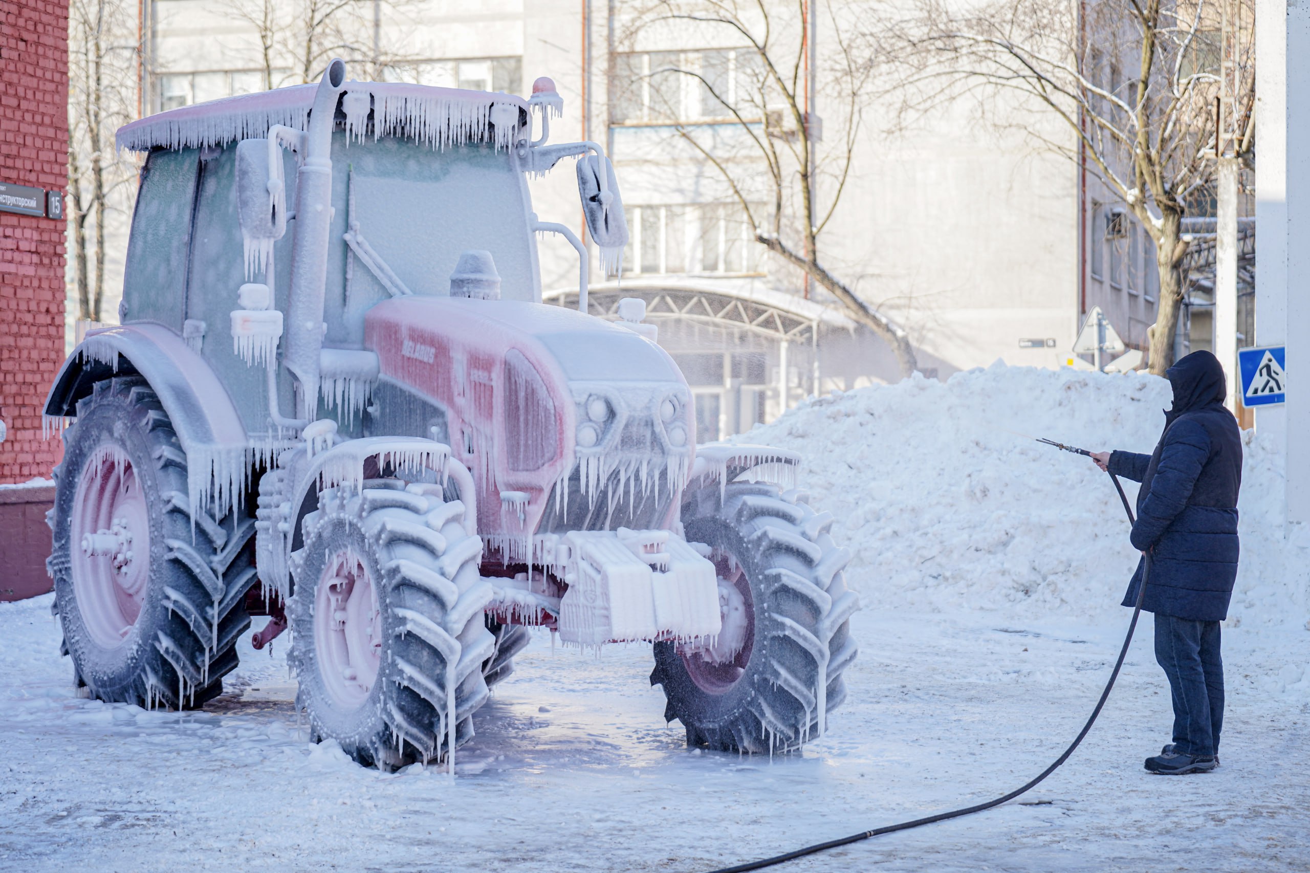 В Беларуси заморозили трактор МТЗ и попытались завести – получилось?