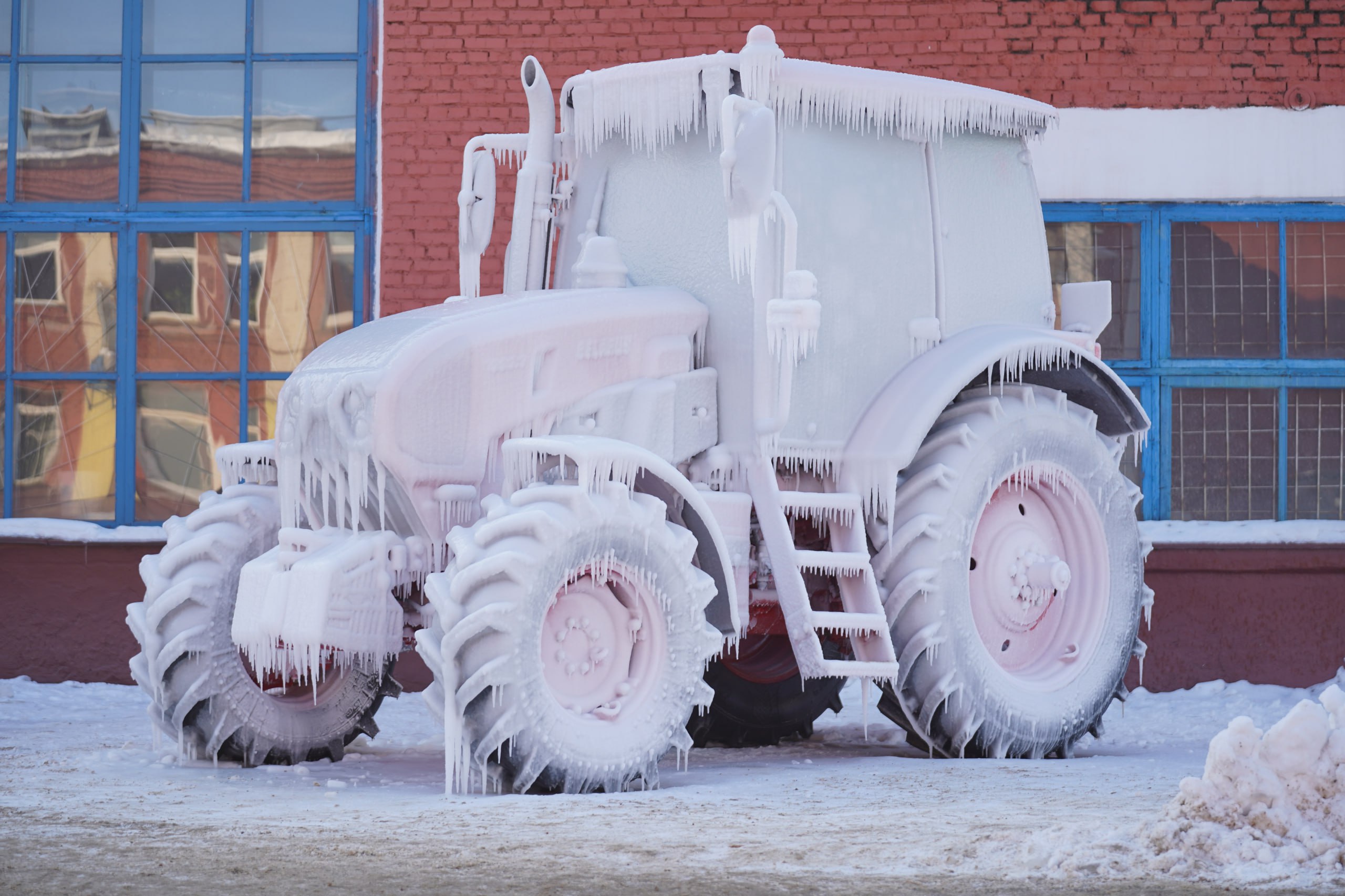 В Беларуси заморозили трактор МТЗ и попытались завести – получилось?
