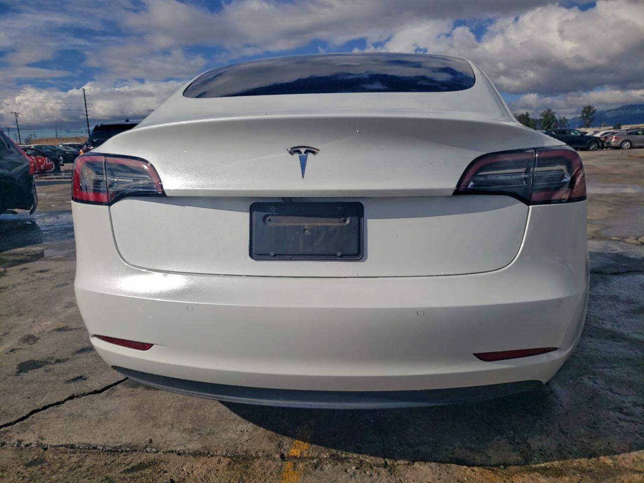 Так выглядит Tesla Model 3 из США, которую признали Тотальной потерей