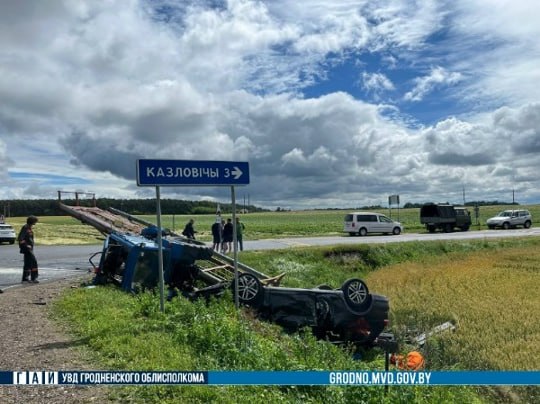 pod vertelishkami traktor i vw polo 01