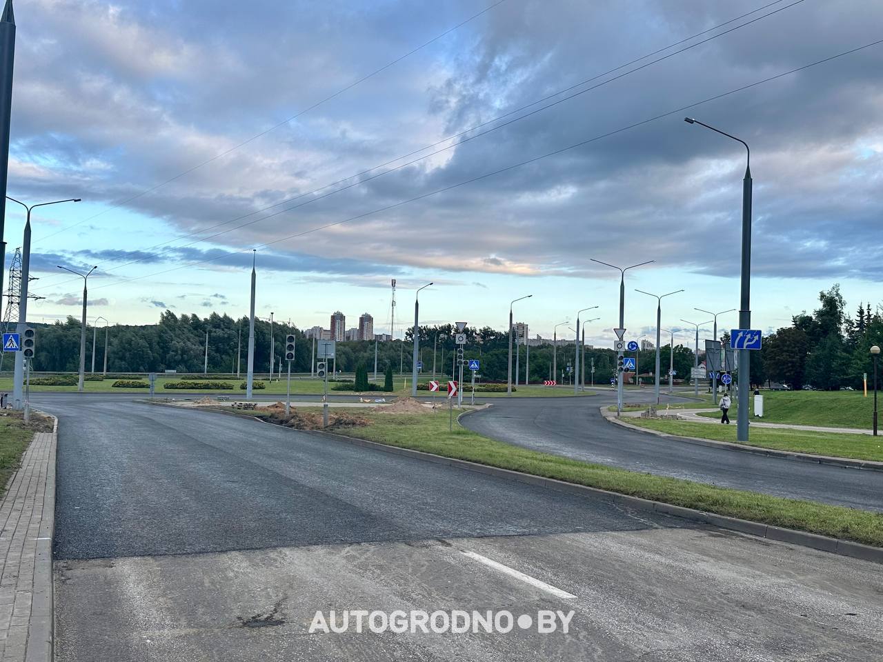 Новый асфальт на кольце по улице Тавлая в Гродно