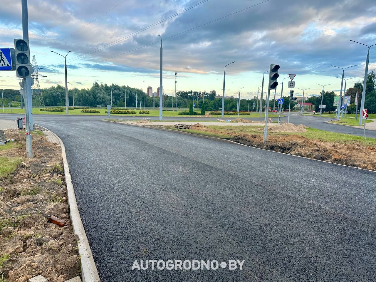 Новый асфальт на кольце по улице Тавлая в Гродно