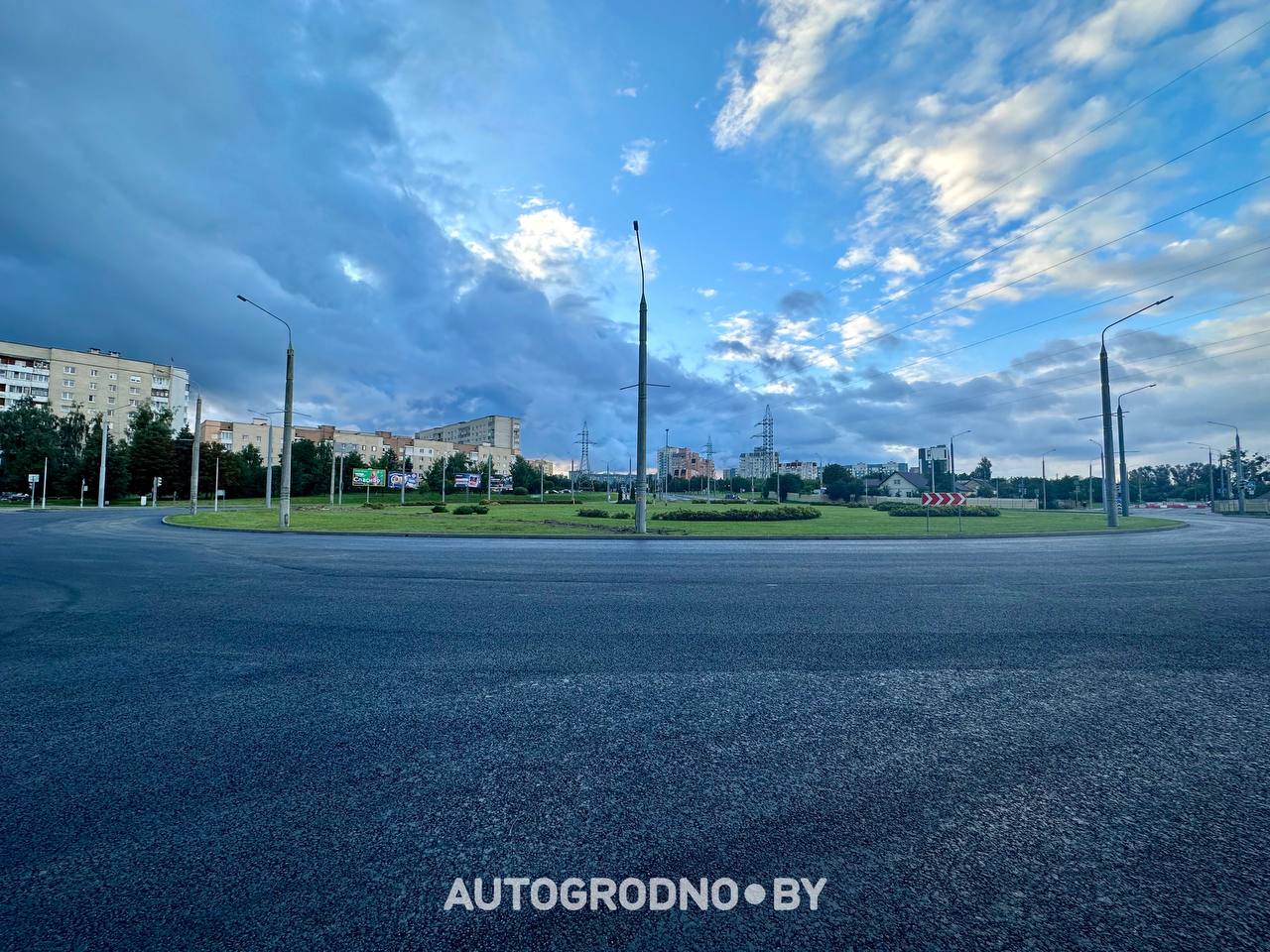 Новый асфальт на кольце по улице Тавлая в Гродно