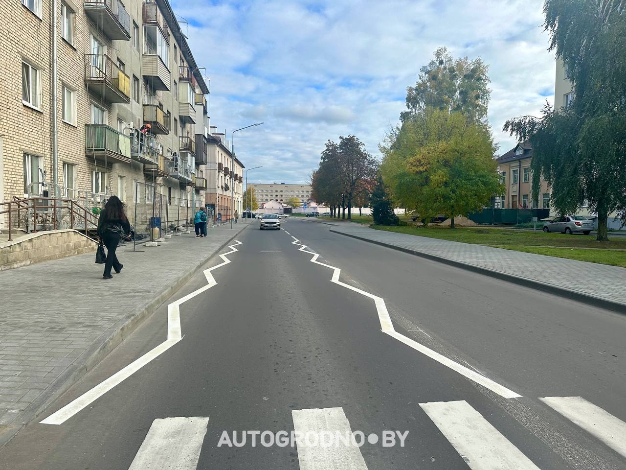 Зигзагообразная дорожная разметка в Гродно