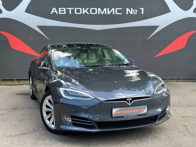 Tesla Model S 2018