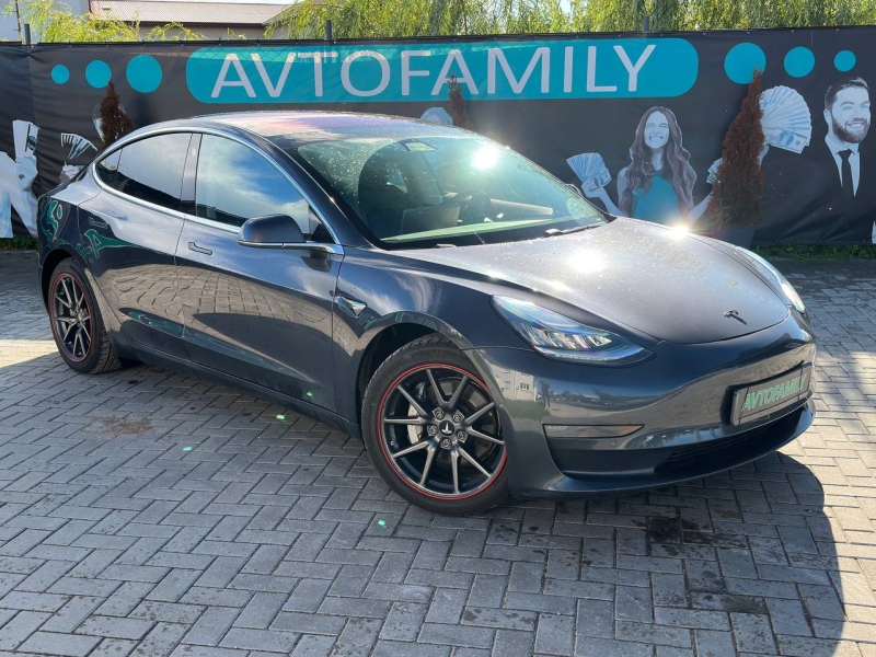 TESLA MODEL 3