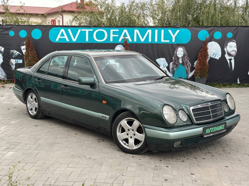 Mercedes-Benz W210
