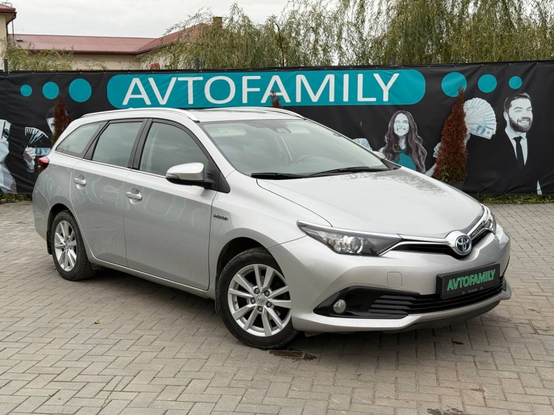TOYOTA AURIS