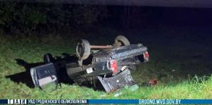 Под Новогрудком молодой водитель не смог удержать AUDI на закруглении дороги