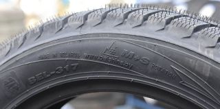 "Прямой путь к заносу": почему нельзя ставить на одну ось разные шины