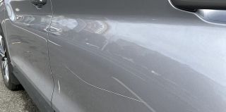Не попали в цвет! Белорус перекрашивал Geely Coolray у дилера по каско, но остался недоволен ремонтом. Как быть?