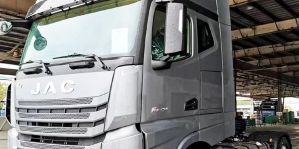 В Беларусь отправили первые тягачи JAC K7