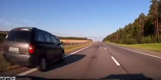 Водитель с регистратором оказался в центре обсуждения после инцидента на трассе: мнения разделились