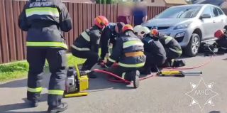 Скидель: после ДТП женщина оказалась под автомобилем, ее спасли работники МЧС