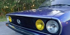Белорус ездит на отцовском VW Passat 1974 года выпуска и говорит, что авто движется в потоке не хуже современных моделей