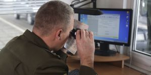 За одни сутки у пограничников в "Каменном Логе" – 3 нарушения: подделка, просрочка и не тот паспорт