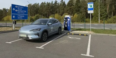 В Брузгах на границе с Польшей появилась быстрая зарядка для электромобилей