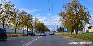 Перекресток на Гаспадарчей в Гродно стал местом для стресса. Водители говорят, нужна разметка или знаки