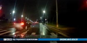 "Почему именно меня?" – "Ну вот как-то так...По ощущениям захотелось остановить". В Гродно инспектор остановил водителя без прав