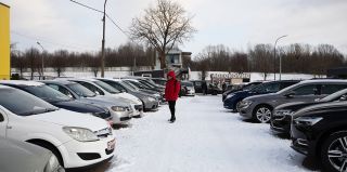 "Ни белорусов, ни россиян, ни казахов сейчас нет!" Журналисты проехались по автохаусам в Гродно