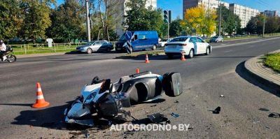 В Гродно на Дзержинского сбили мотоциклиста. В ГАИ рассказали, как это произошло
