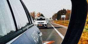 С Фолюша поступило сообщение о пьяном водителе на синем VW. Его нашли быстро, погоня тоже была