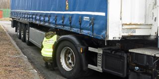 Белоруса на грузовике не выпустили из Польши. Полуприцеп вызвал вопросы