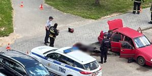 В Минске супруги обнаружили умершего человека в машине на парковке. Следователи проводят проверку