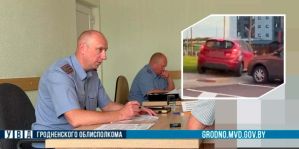 В кабинете ГАИ Гродно вынесли решение по водителю, который ударил столб и уехал по газону. Видео общения