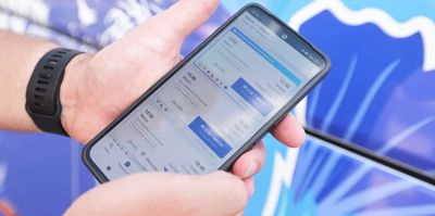 Для пассажиров автобусов в Беларуси заработал лист ожидания на загруженные рейсы. Идею подкинул школьник