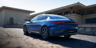 Tesla больше не самый популярный производитель электрокаров: его обошел китайский бренд