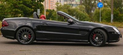Превью фото к статье Белорус восстанавливает 23-летний Mercedes-Benz SL R230. "Хочу от машины состояние новой. Продавать не планирую!"...