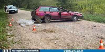 Под Новогрудком на гравийке перевернулся Volkswagen. Водитель в больнице