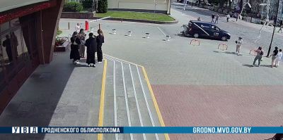 В Гродно у входа в университет автомобиль сбил велосипедиста. В ГАИ ситуацию разобрали