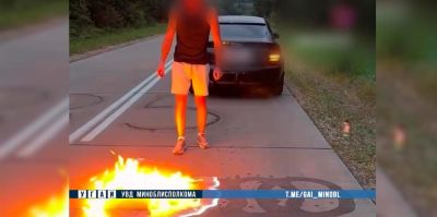 В Беларуси парень выжег на дороге логотип Audi бензином. В милиции отреагировали