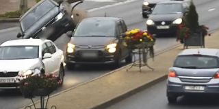 Массовая авария в Минске: Volkswagen оказался на крыше. Но всех интересует, как? Видео