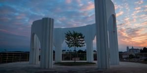 Гродненец сделал фото новой ротонды и его снимок стал хитом в интернете: "Встретил рассвет у смотровой площадки и заснял Гродно"