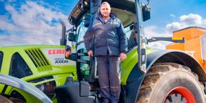 На полях под Гродно работает немецкий Claas Axion 950: "5 000 мото-часов — и ни одной поломки!"