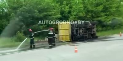 В Гродно опрокинулся грузовик. В ГАИ рассказали подробности