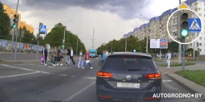 "И что это был за флешмоб?" 11 человек решили перейти дорогу на красный в Гродно