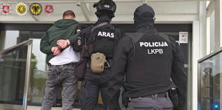 В Литве задержаны 13 полицейских и пограничников по делу о метеошарах с контрабандой