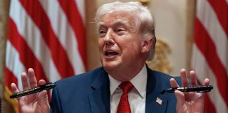 Трамп повышает пошлины на автомобили из ЕС до 25%
