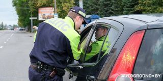 Теперь в Беларуси за перевозку детей на руках может грозить штраф