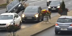 Массовая авария в Минске: Volkswagen оказался на крыше. Но всех интересует, как? Видео
