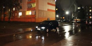 Двое мужчин вышли на дорогу и не давали проехать автомобилю. В итоге – статьи за хулиганство и попытку угона